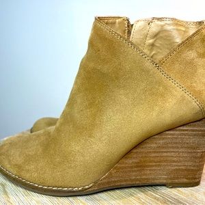Lucky brand boots suede